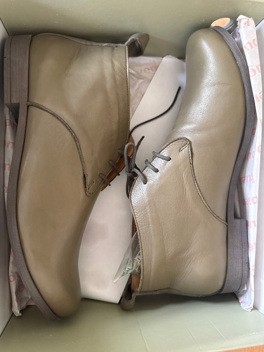 Bueno brand "Hint" Low Profile Lace Up Boots Soft Leather Sleek minimal 45